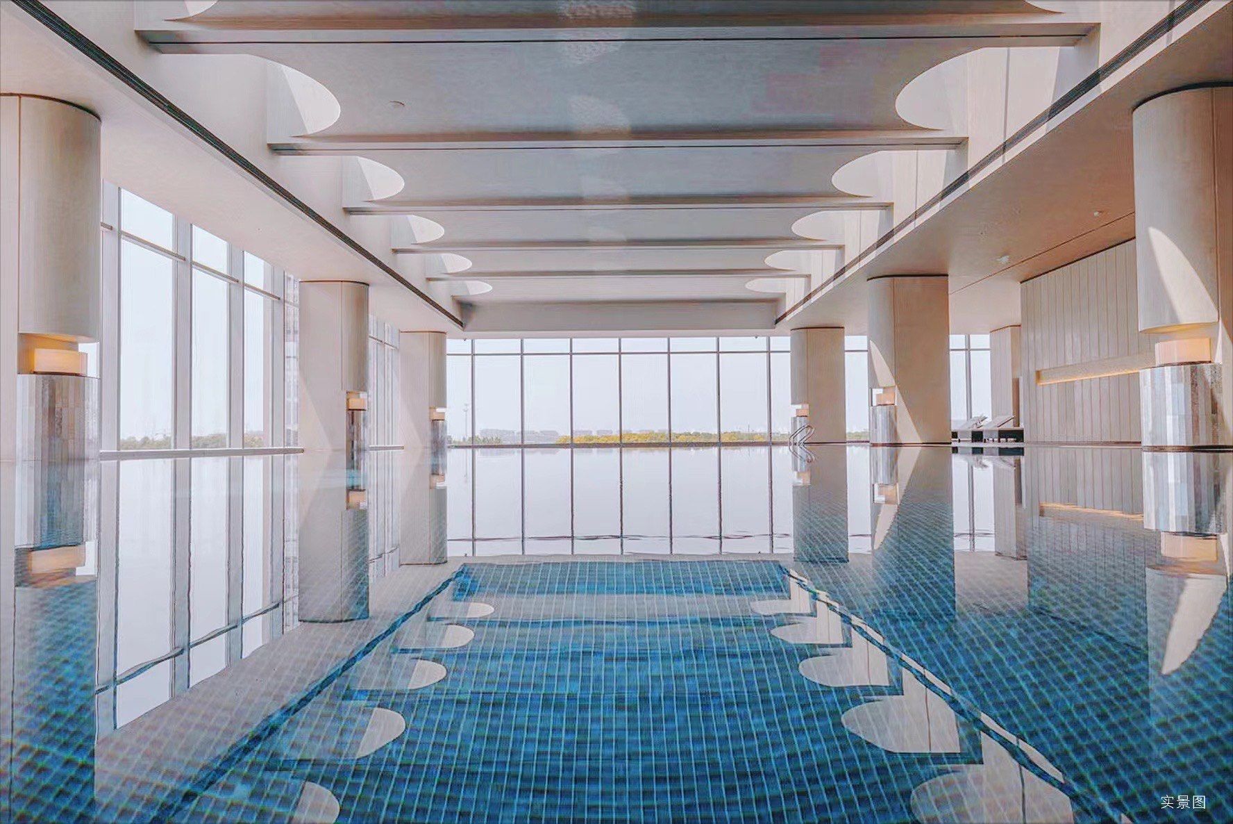 Which business scenarios are suitable for the 95 Series single-opening aluminum alloy windows