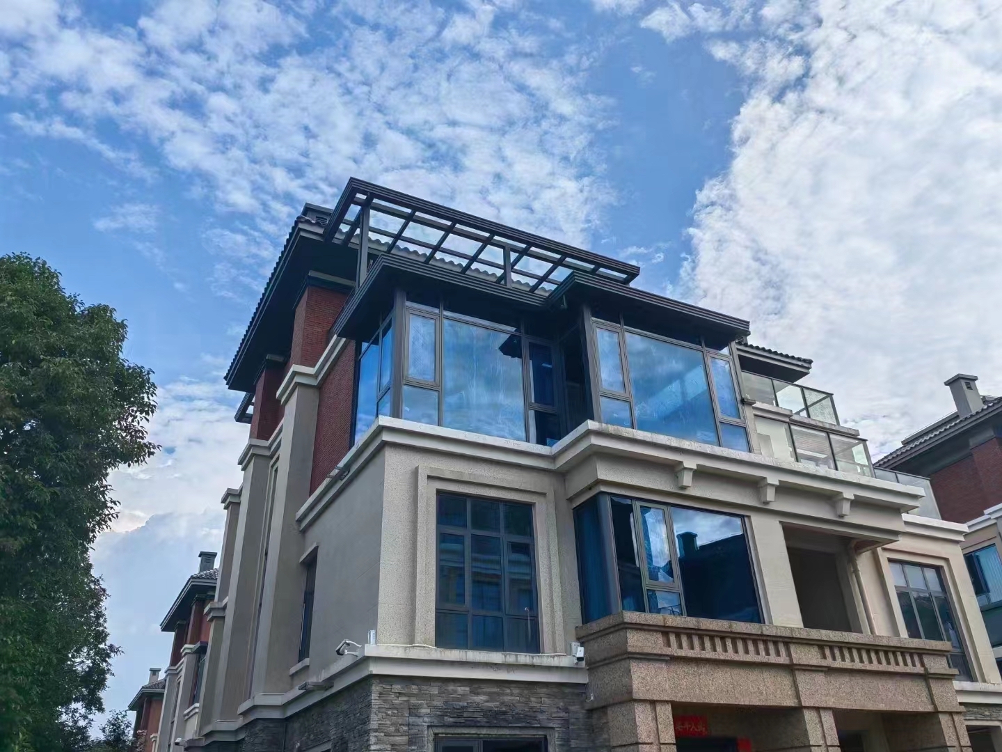 How to break down the budget for the 90 Series thickened single-opening aluminum alloy windows? Which costs cannot be cut?