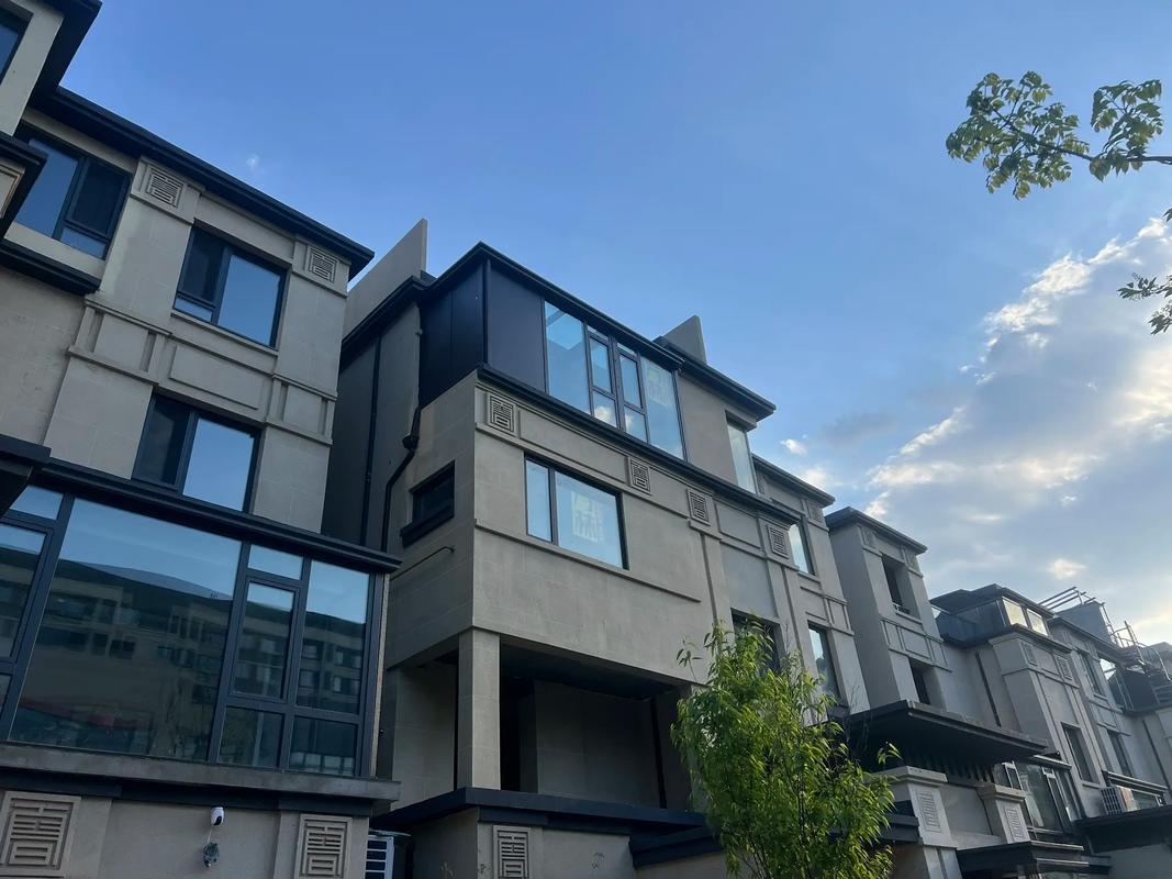 Is the 95 Series single-opening aluminum alloy window suitable for small-batch, high-variability scenarios?